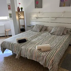 Sarah Kite Ii Vv, 2 Bed & Breakfast El Burrero